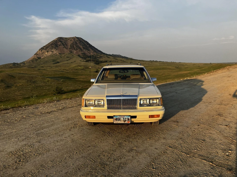 1987 Chrysler Town & Country - Image 4 of 31