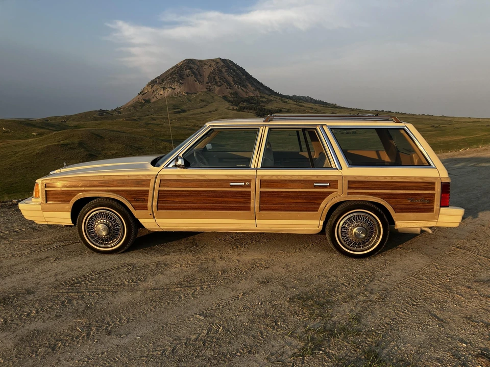 1987 Chrysler Town & Country - Image 15 of 31