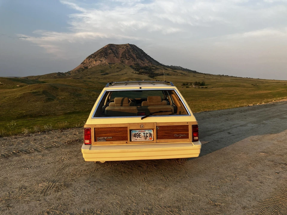 1987 Chrysler Town & Country - Image 13 of 31