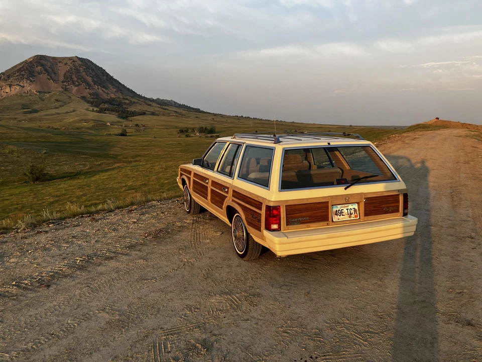 1987 Chrysler Town & Country - Image 14 of 31