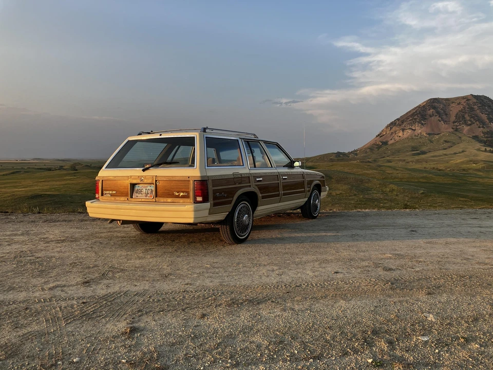 1987 Chrysler Town & Country - Image 12 of 31