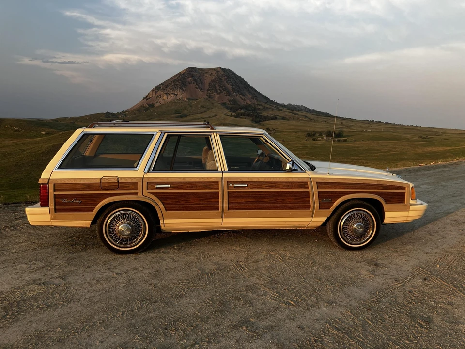 1987 Chrysler Town & Country - Image 7 of 31