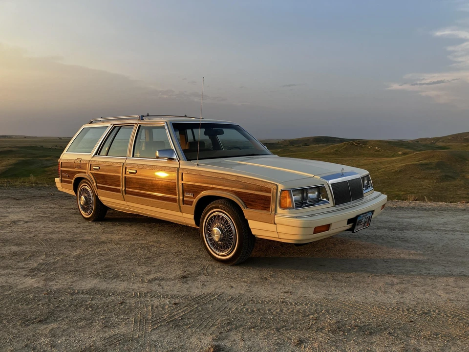 1987 Chrysler Town & Country - Image 6 of 31