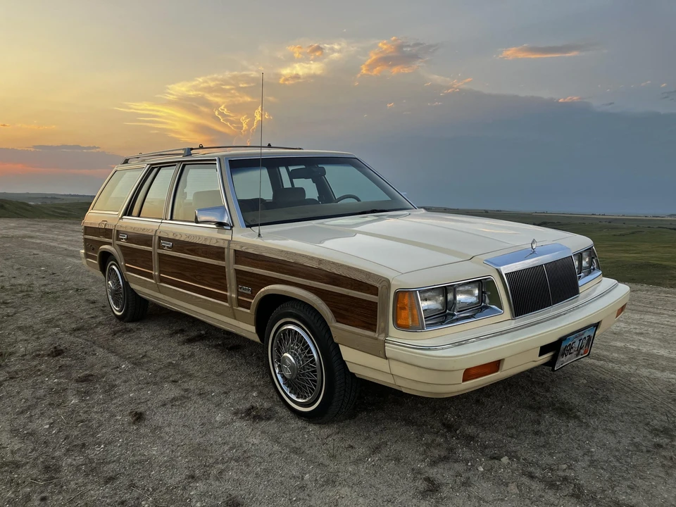 1987 Chrysler Town & Country - Image 5 of 31