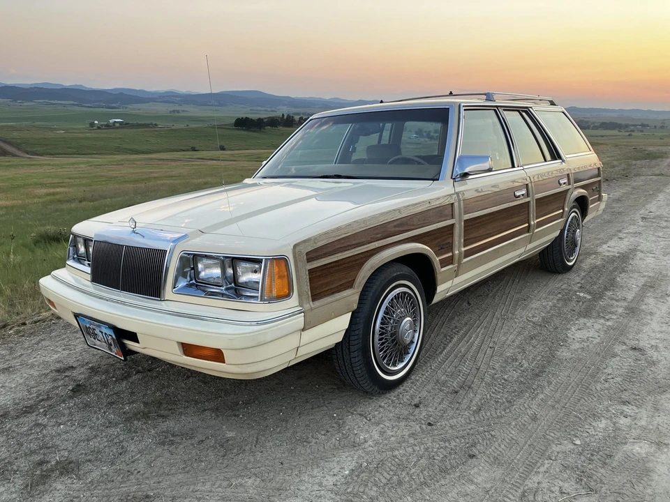 1987 Chrysler Town & Country - Image 3 of 31