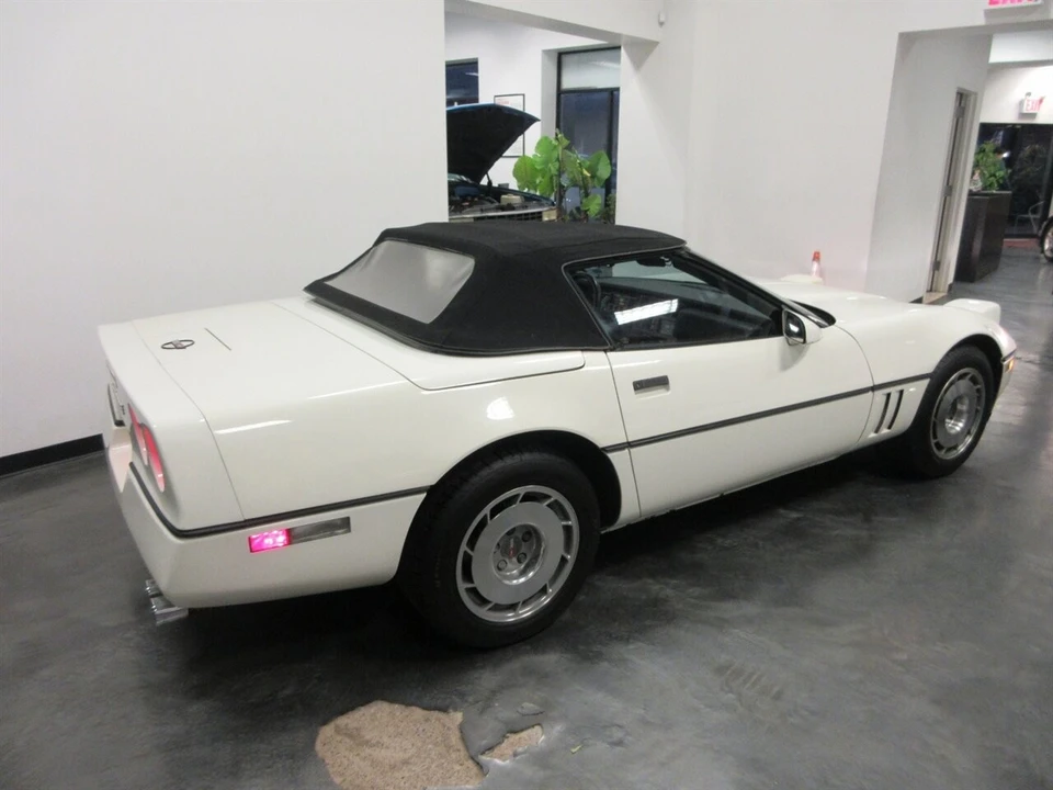 1987 Chevrolet Corvette C4 - Image 17 of 21