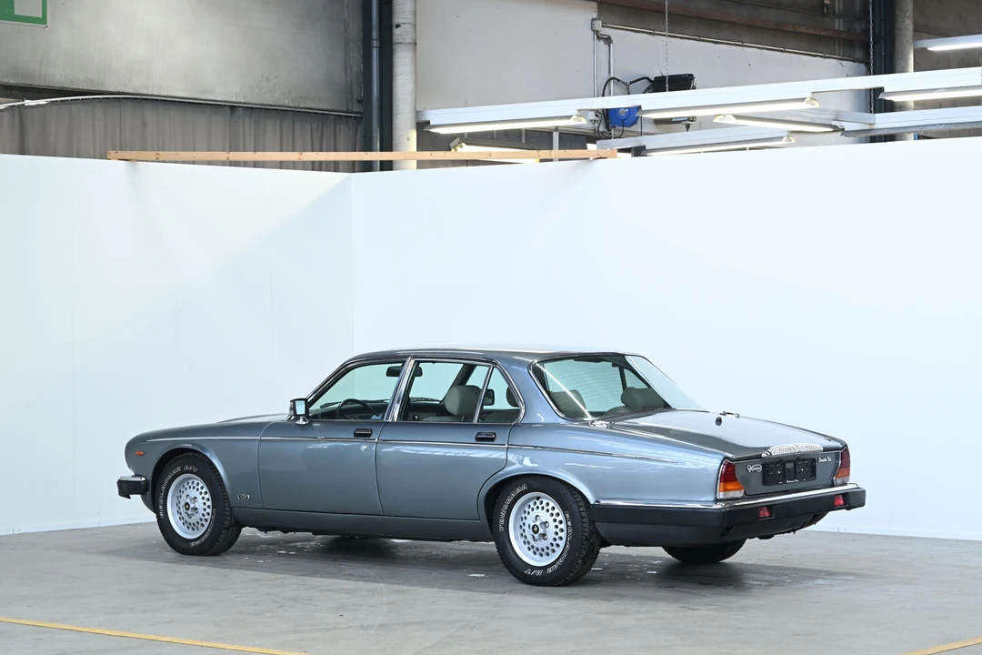 1987 Daimler - Image 2 of 31