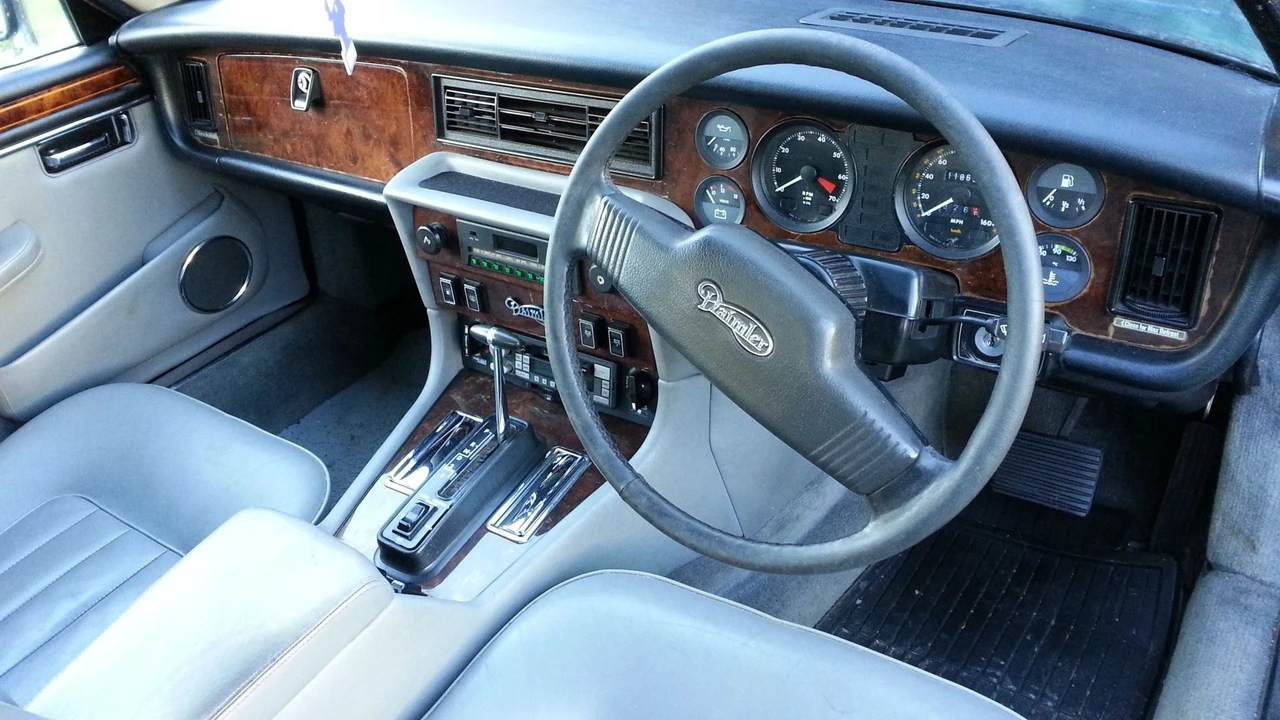 1987 Daimler - Image 2 of 2