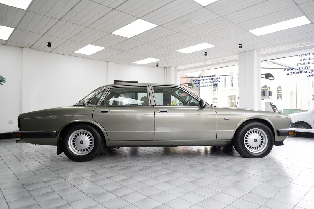 1987 Daimler - Image 2 of 30