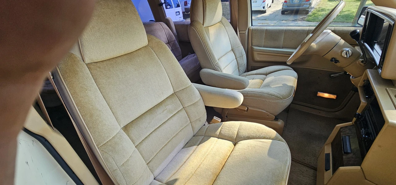 1987 Dodge Caravan - Image 29 of 31