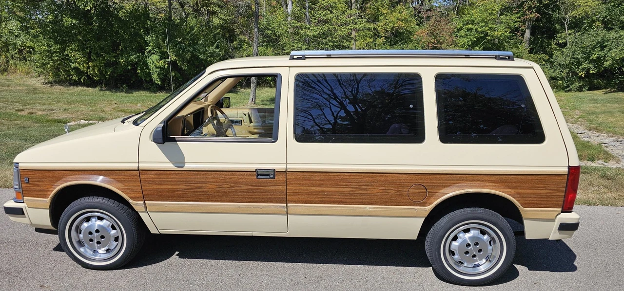 1987 Dodge Caravan - Image 6 of 31