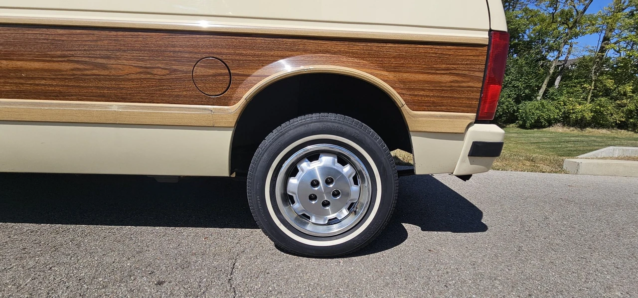 1987 Dodge Caravan - Image 20 of 31