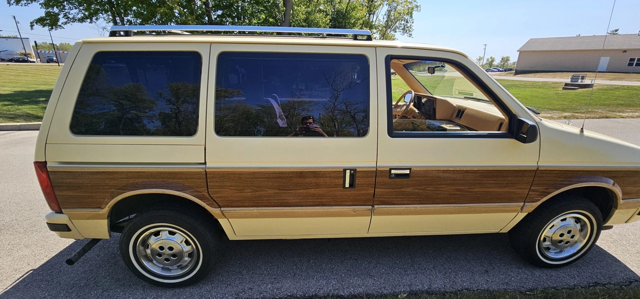 1987 Dodge Caravan - Image 10 of 31