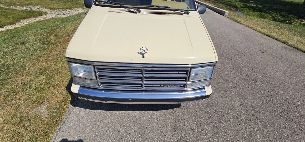 1987 Dodge Caravan - Image 14 of 31