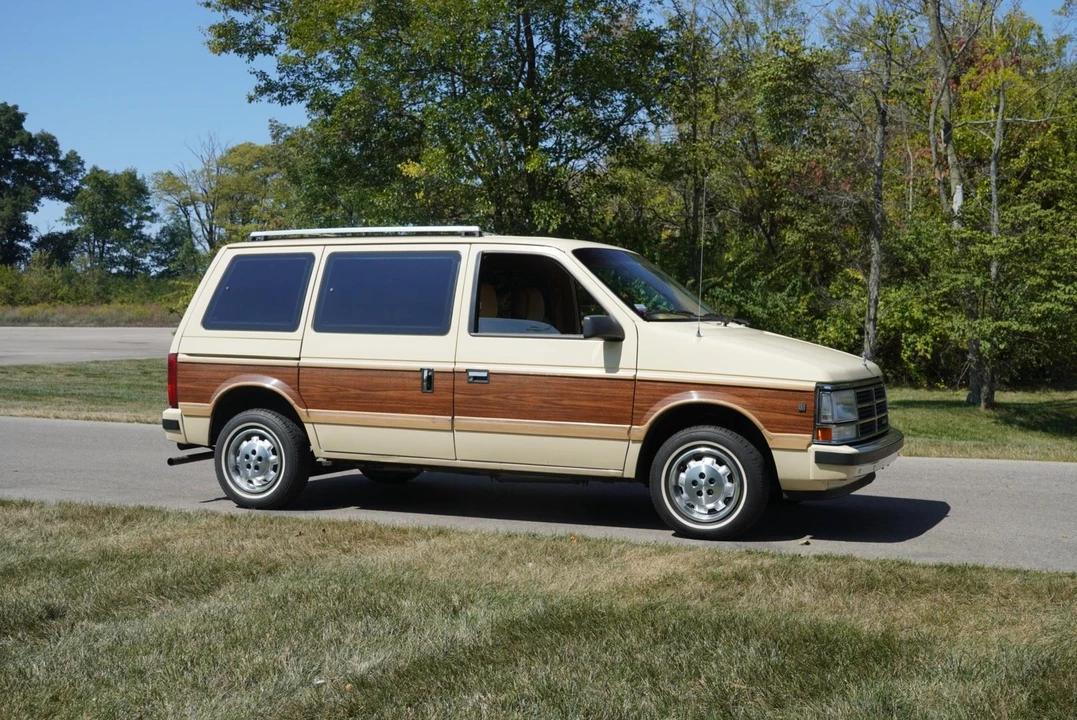 1987 Dodge Caravan - Image 11 of 31