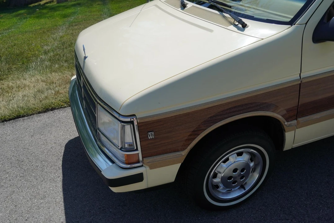 1987 Dodge Caravan - Image 16 of 31