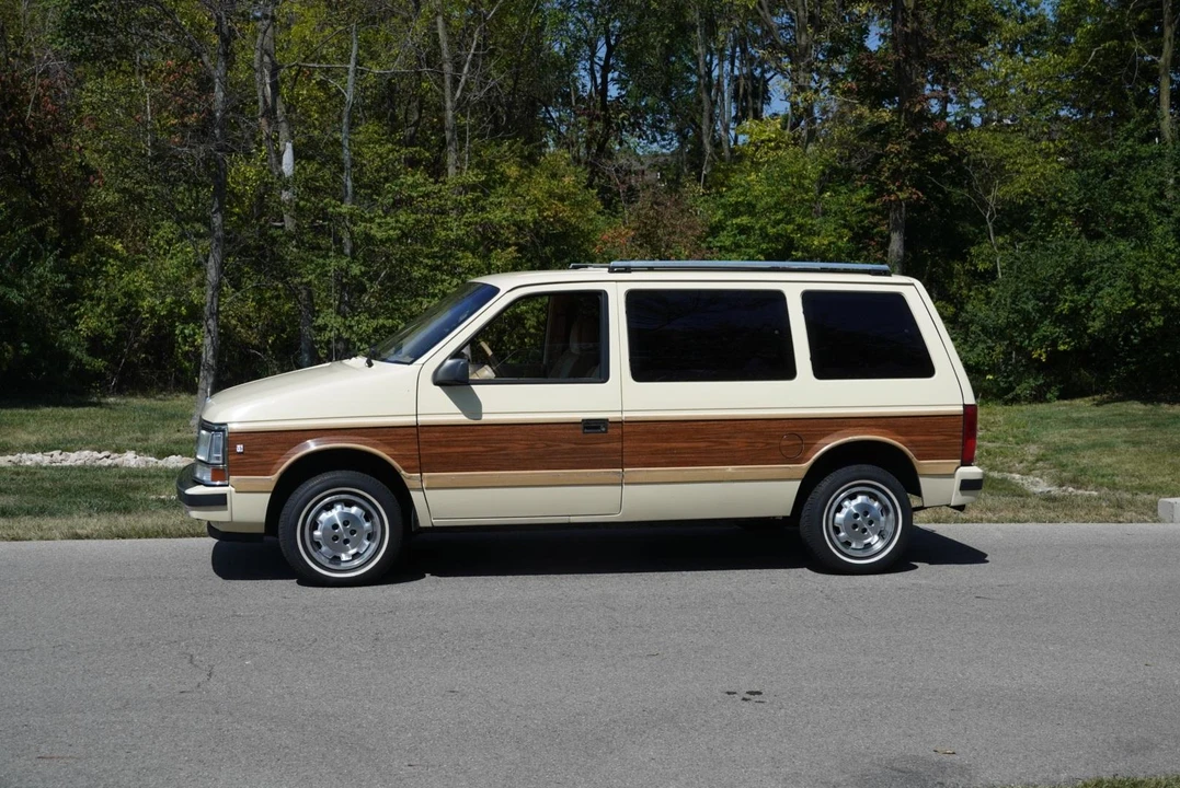 1987 Dodge Caravan - Image 4 of 31
