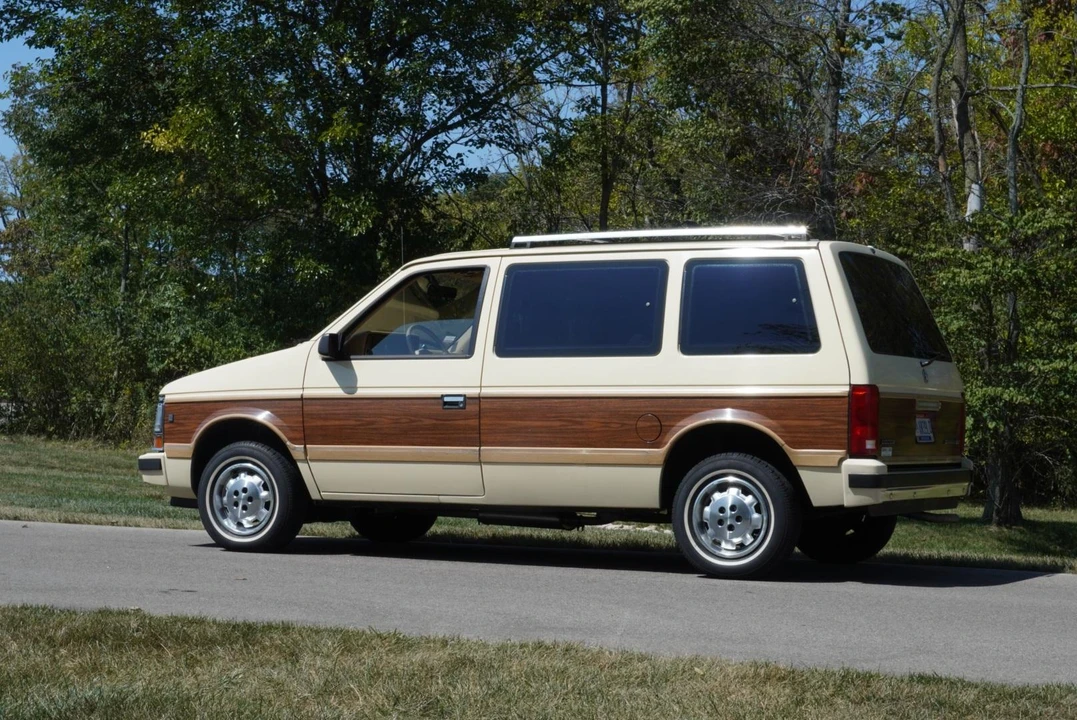 1987 Dodge Caravan - Image 7 of 31