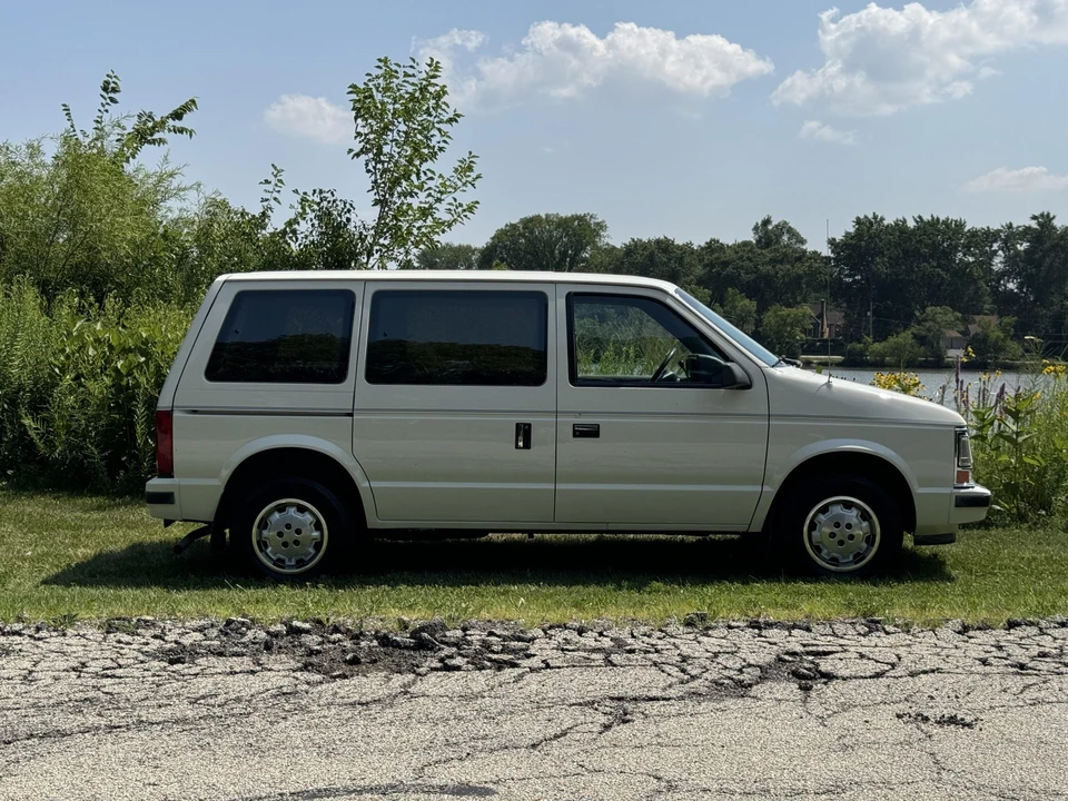 1987 Dodge Caravan - Image 13 of 31