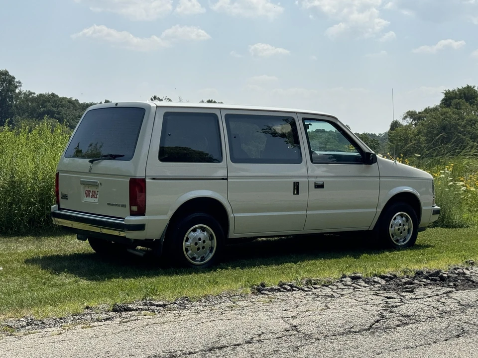 1987 Dodge Caravan - Image 12 of 31