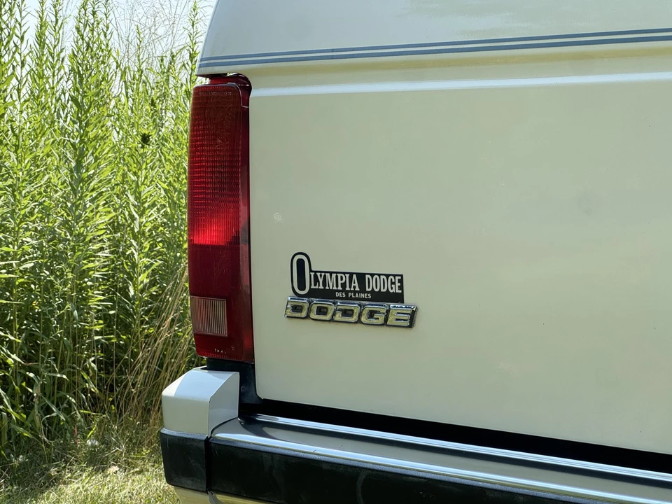 1987 Dodge Caravan - Image 24 of 31