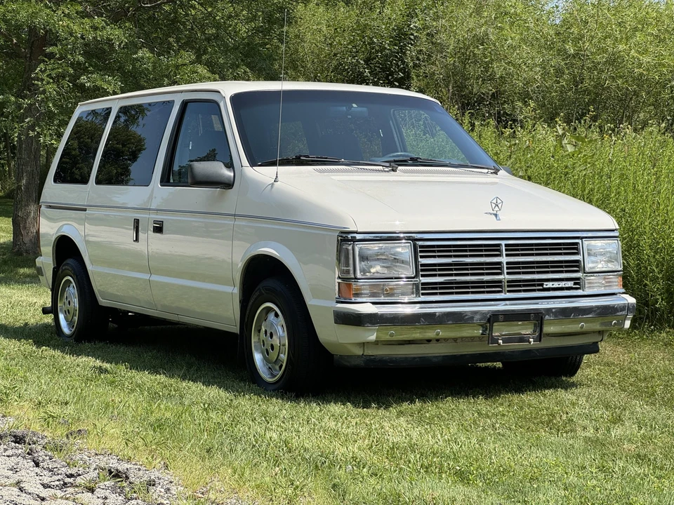 1987 Dodge Caravan - Image 3 of 31