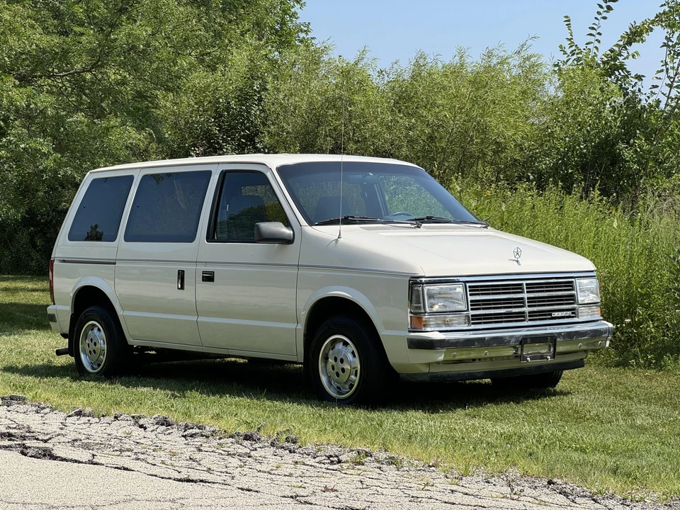 1987 Dodge Caravan - Image 2 of 31