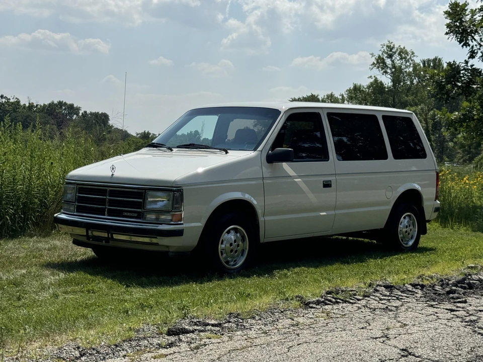 1987 Dodge Caravan - Image 6 of 31