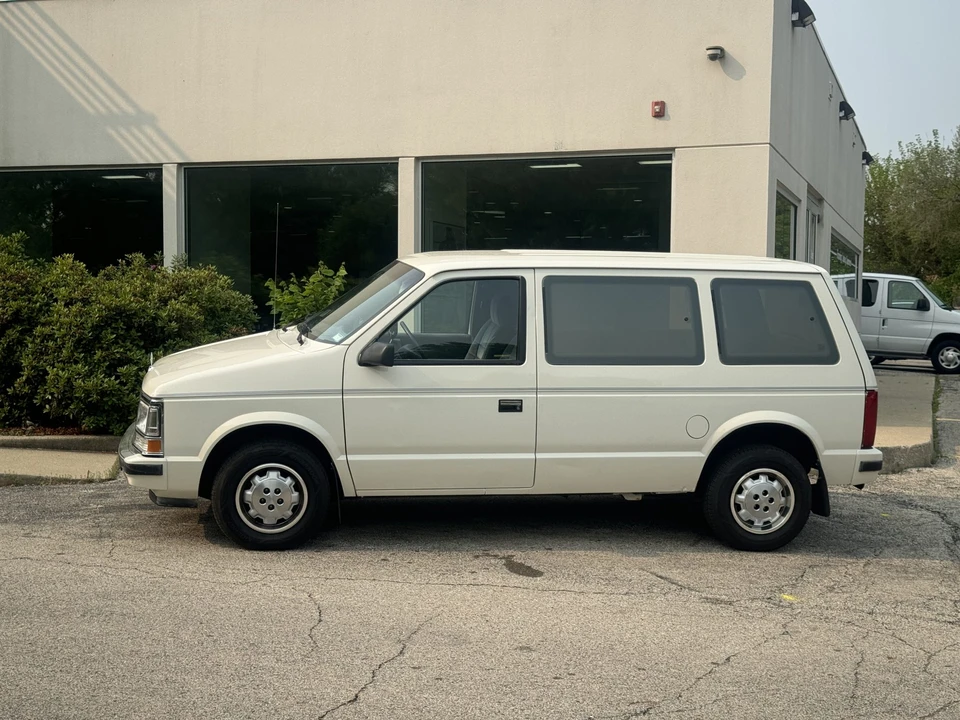 1987 Dodge Caravan - Image 21 of 31
