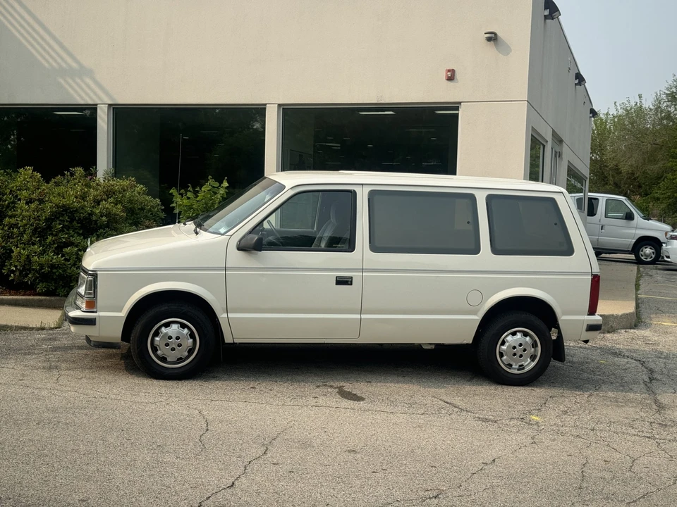 1987 Dodge Caravan - Image 20 of 31