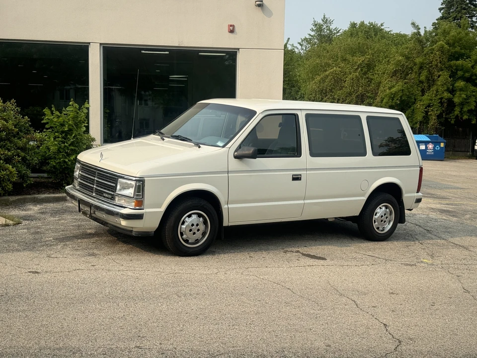 1987 Dodge Caravan - Image 19 of 31