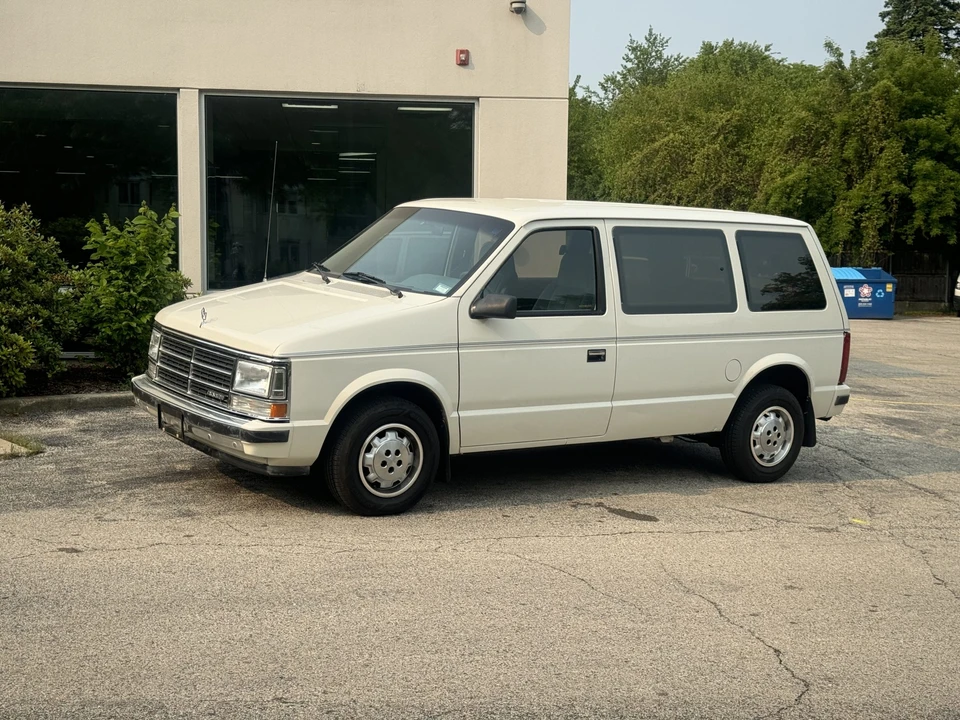 1987 Dodge Caravan - Image 18 of 31