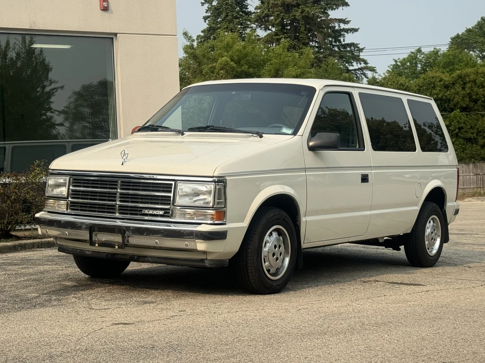 1987 Dodge Caravan - Image 17 of 31