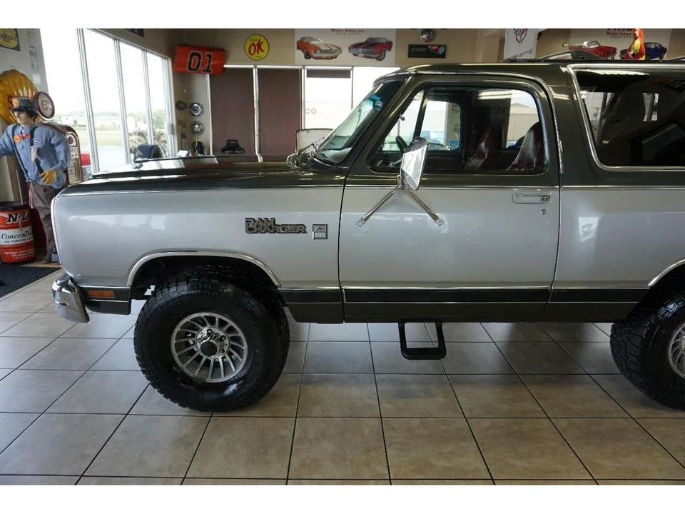 1987 Dodge Charger 5th Gen - Image 8 of 31