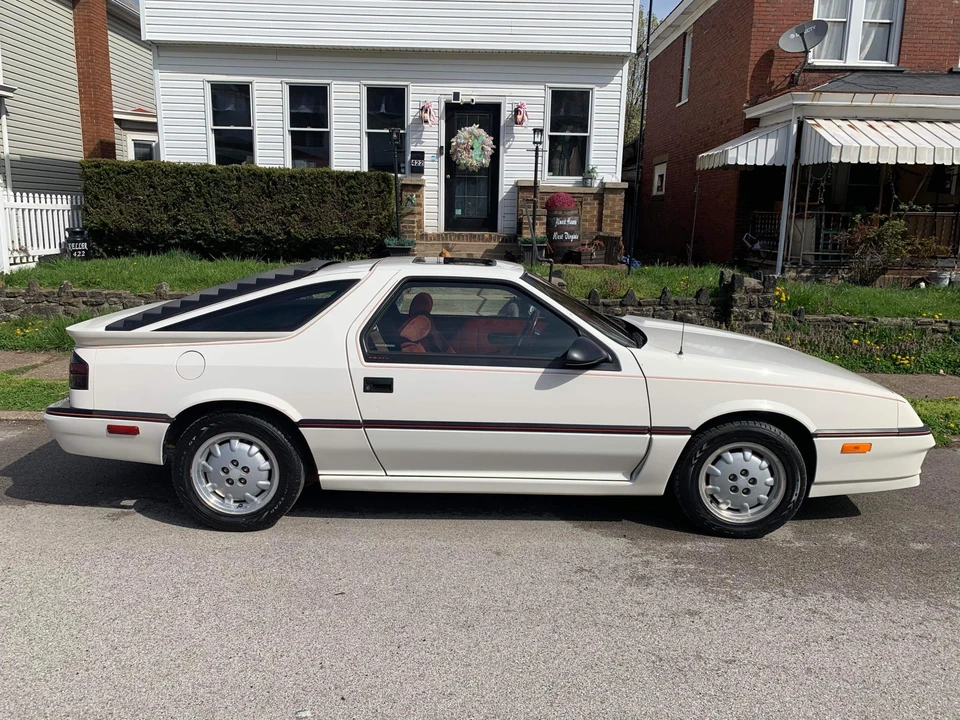 1987 Dodge Daytona - Image 21 of 31