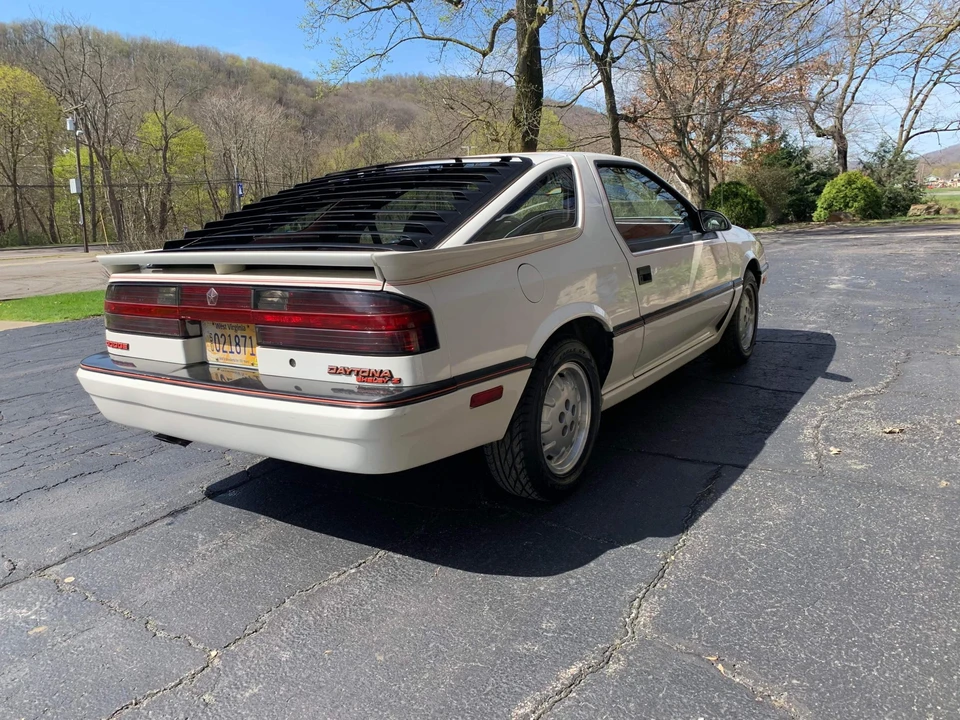 1987 Dodge Daytona - Image 16 of 31