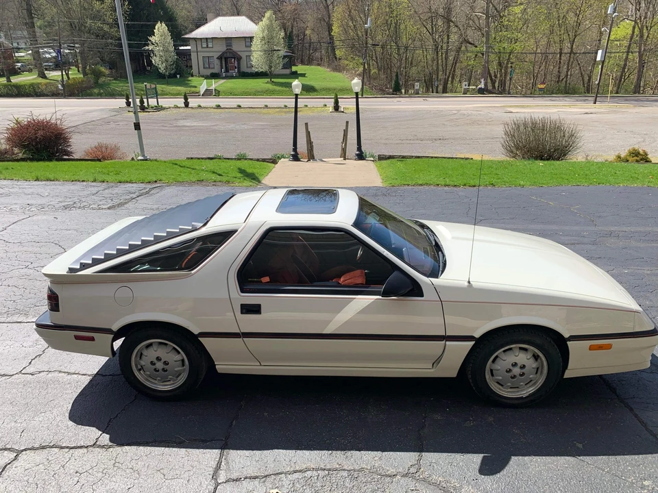 1987 Dodge Daytona - Image 18 of 31