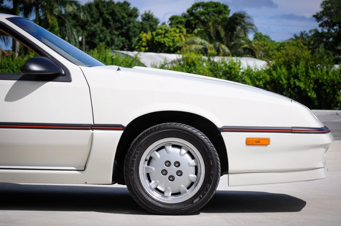 1987 Dodge Daytona - Image 21 of 31