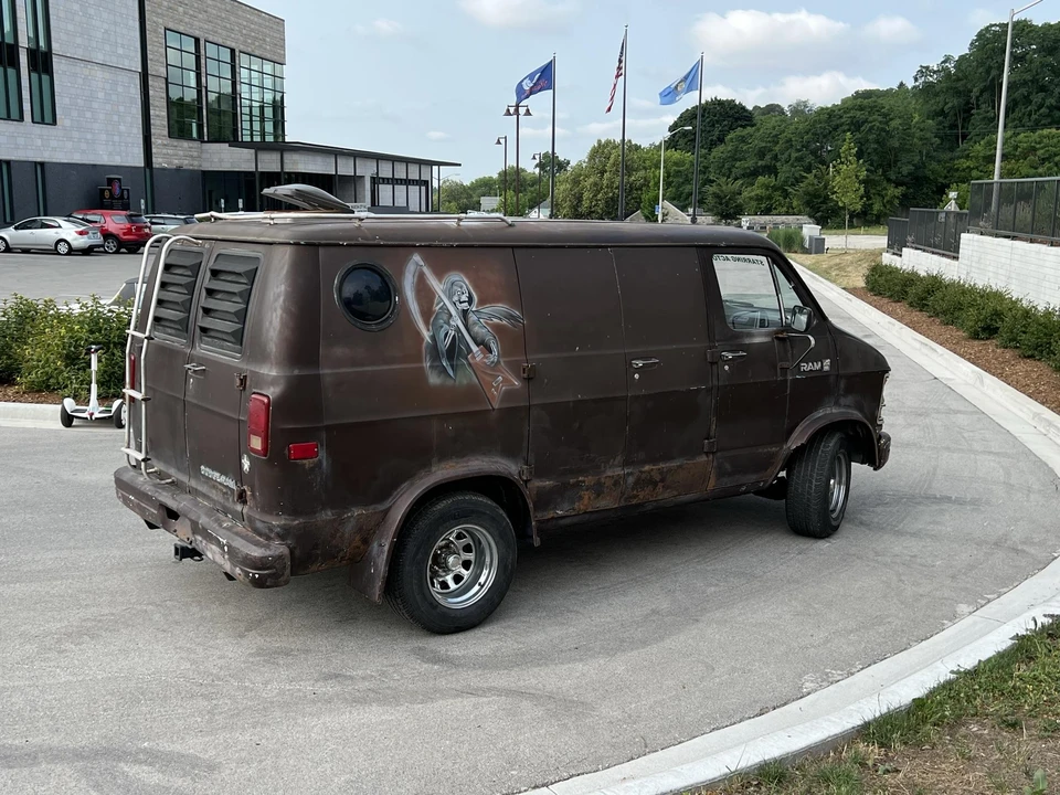 1987 Dodge Ram Van - Image 14 of 31