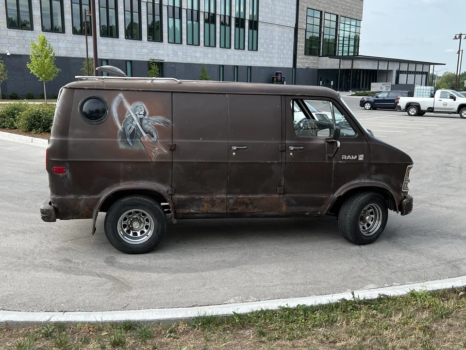 1987 Dodge Ram Van - Image 16 of 31