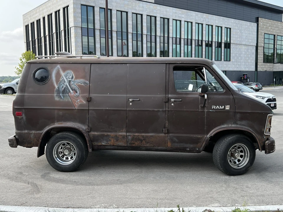 1987 Dodge Ram Van - Image 17 of 31