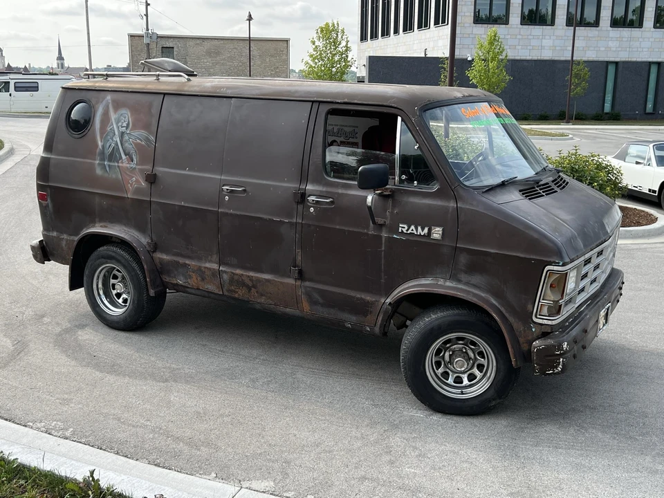 1987 Dodge Ram Van - Image 18 of 31