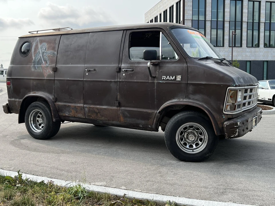 1987 Dodge Ram Van - Image 19 of 31