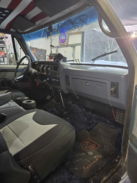 1987 Dodge Ramcharger - Image 9 of 21