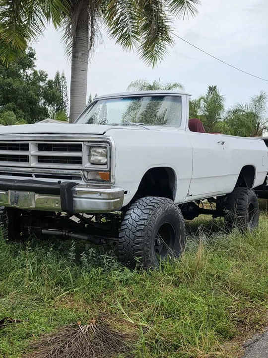 1987 Dodge Ramcharger - Image 2 of 5
