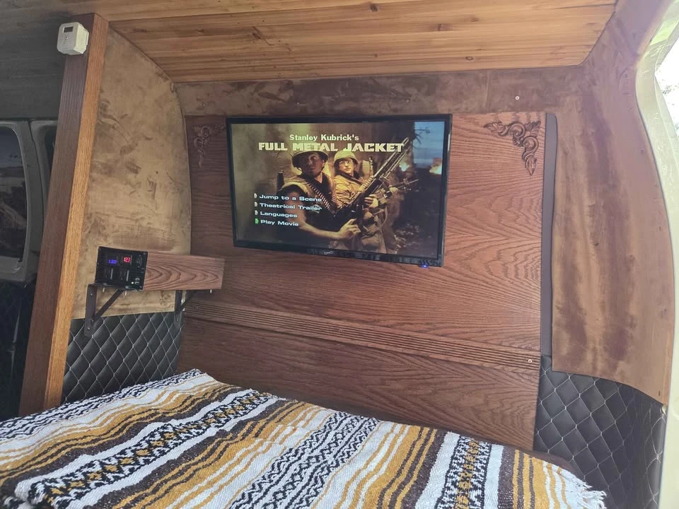 1987 Dodge Ram Van - Image 16 of 17