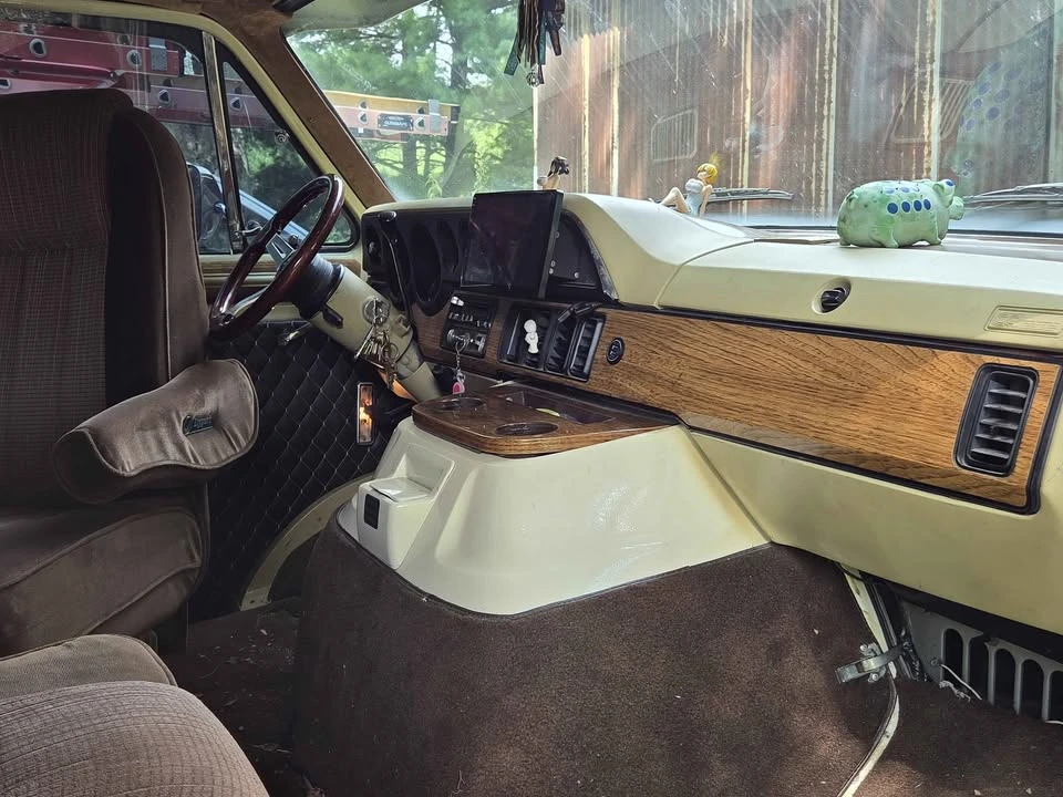 1987 Dodge Ram Van - Image 10 of 17