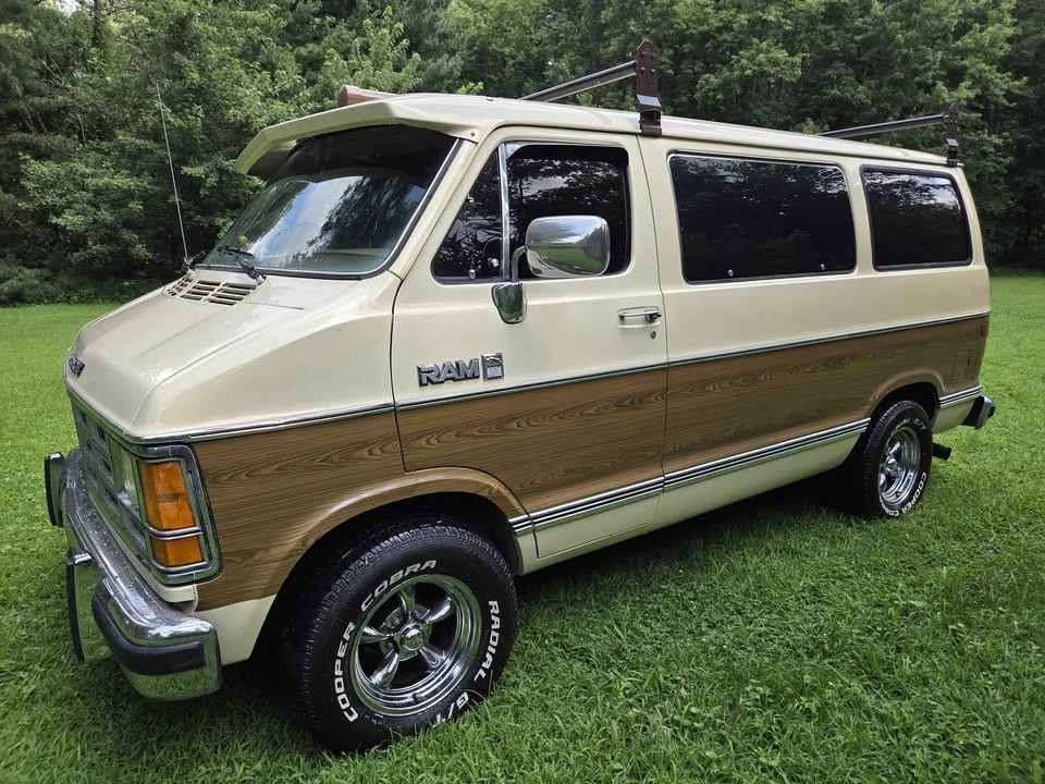 1987 Dodge Ram Van - Image 2 of 17