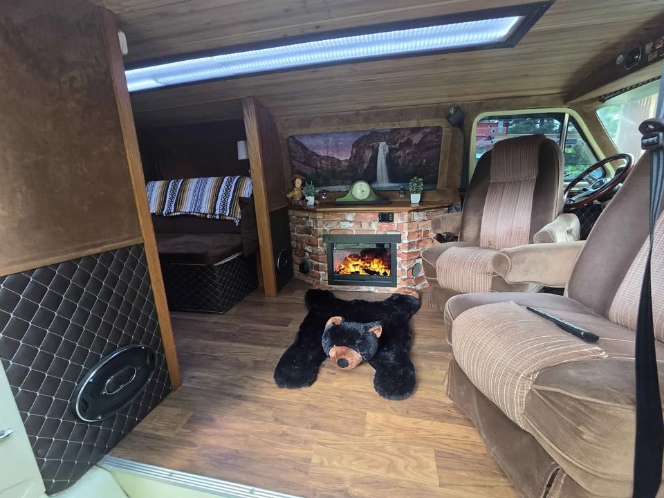 1987 Dodge Ram Van - Image 9 of 17