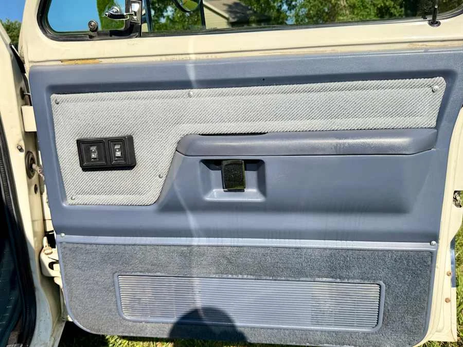 1987 Dodge Ramcharger - Image 24 of 31